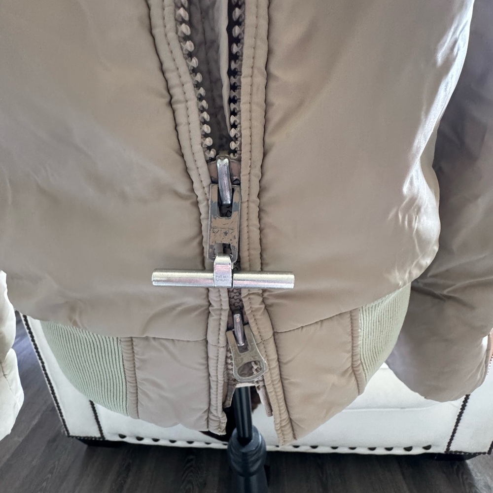 Awesome vintage ski jacket. - Picture 6 of 9